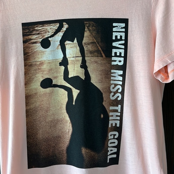 H&M peach colored top with design in front. Size 12 - Picture 2 of 4